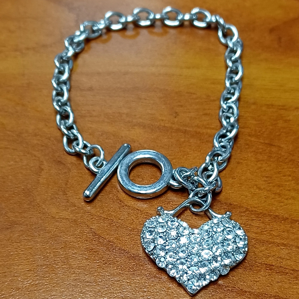 Toggle Crystal Heart Charm Bracelet Silver tone⁷
